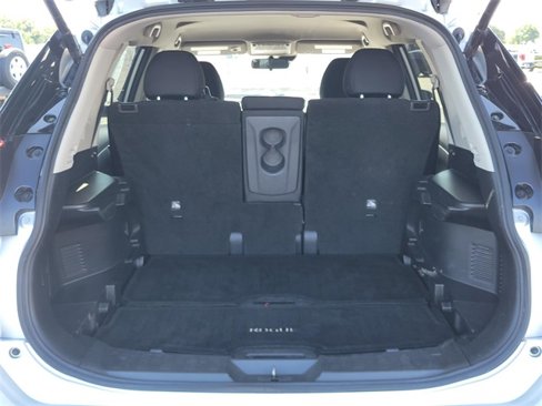Used 2020 Nissan Rogue SV image 12
