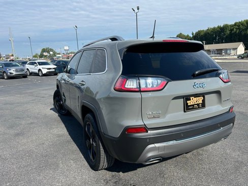 Used 2021 Jeep Cherokee Limited image 2