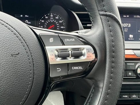 Used 2017 Kia Cadenza Premium image 13