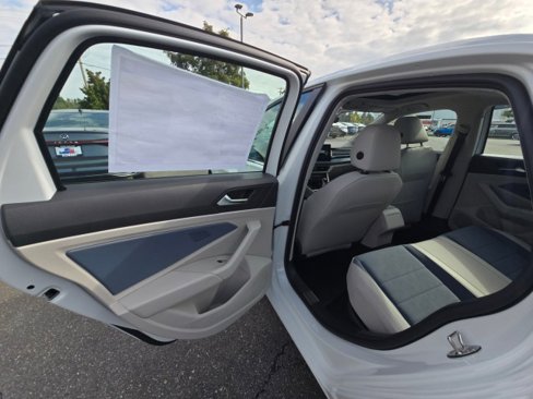New 2025 Volkswagen Jetta SE image 17