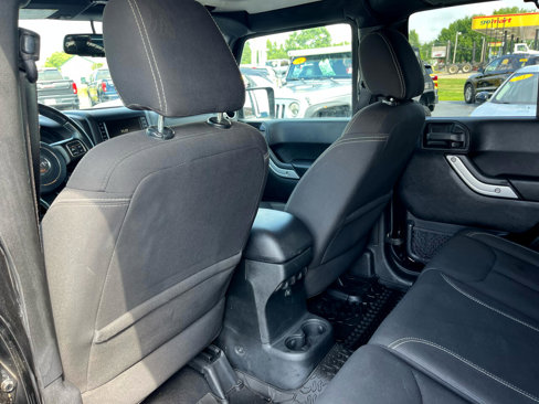 Used 2016 Jeep Wrangler Unlimited Sahara w/ Connectivity Group image 20