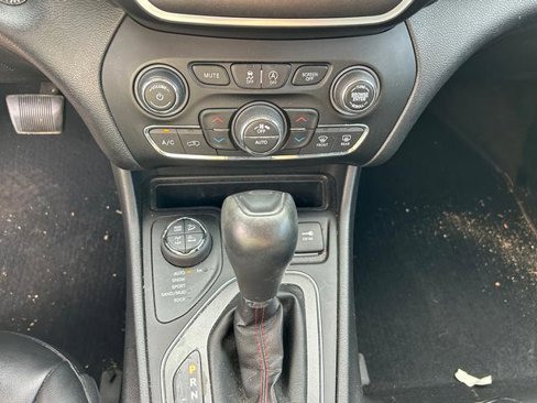 Certified 2020 Jeep Cherokee Trailhawk w/ Cold Weather Group image 14