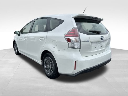 Used 2017 Toyota Prius V Three image 5