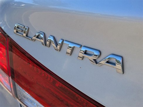 Used 2013 Hyundai Elantra Limited w/ Technology Pkg image 10