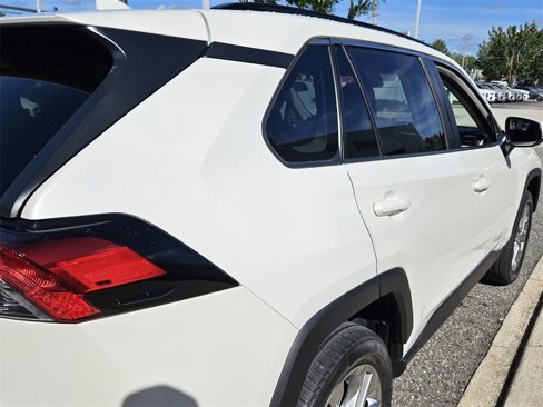 Used 2022 Toyota RAV4 XLE Premium image 14