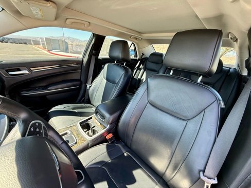 Used 2017 Chrysler 300 C image 14
