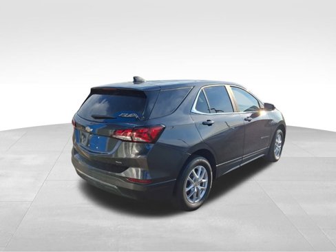 Used 2023 Chevrolet Equinox LT w/ Driver Convenience Package image 4