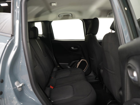 Used 2017 Jeep Renegade Latitude w/ Cold Weather Group image 11
