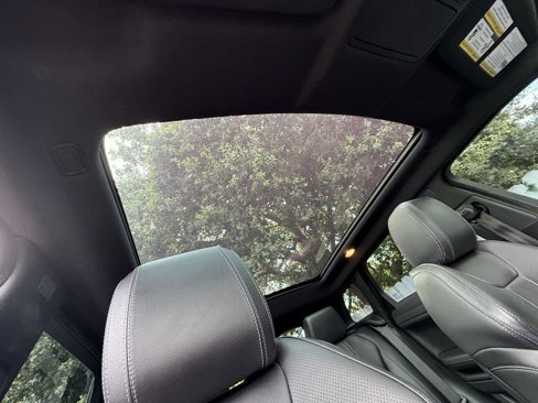 Used 2018 Land Rover Range Rover Evoque SE image 21