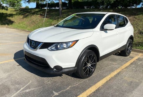 Used 2019 Nissan Rogue Sport S image 2