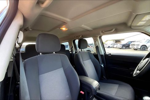 Used 2015 Jeep Patriot Sport image 18
