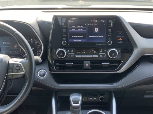 Used 2020 Toyota Highlander XLE image 25
