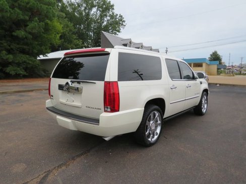 Used 2011 Cadillac Escalade ESV Premium image 8