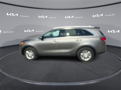 Used 2017 Kia Sorento LX w/ LX Convenience Package image 11