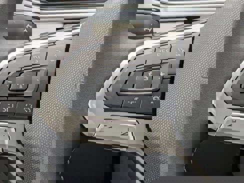 New 2025 Volkswagen Taos SE image 18
