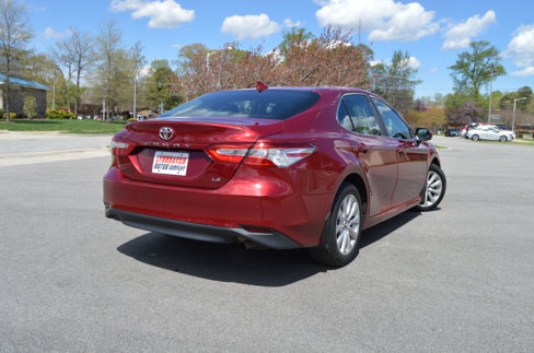 Used 2020 Toyota Camry LE image 4
