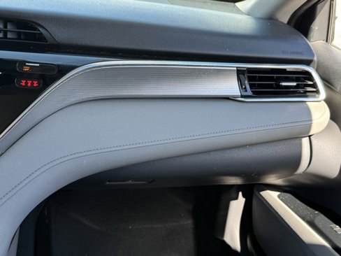 Used 2018 Toyota Camry SE image 18