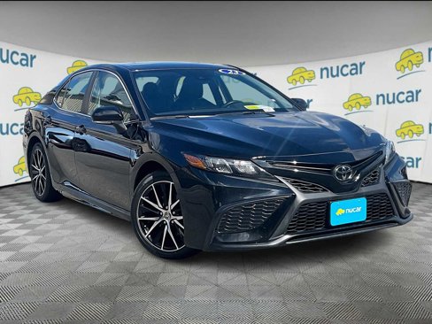 Used 2023 Toyota Camry SE image 1