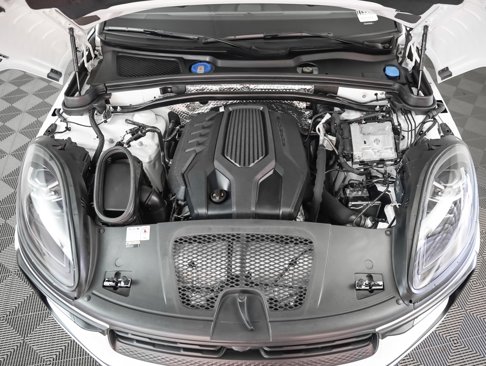 Certified 2023 Porsche Macan image 13