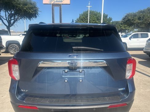 Used 2020 Ford Explorer XLT w/ Equipment Group 202A image 6