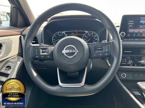 Used 2023 Nissan Rogue SV image 16