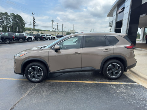 Used 2024 Nissan Rogue SV w/ SV Premium Package image 8