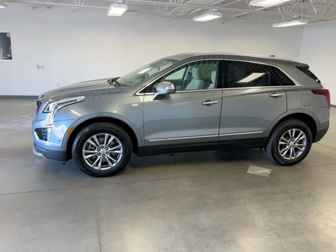 Used 2022 Cadillac XT5 Premium Luxury w/ Technology Package image 2