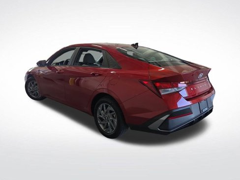 Certified 2024 Hyundai Elantra SEL image 3