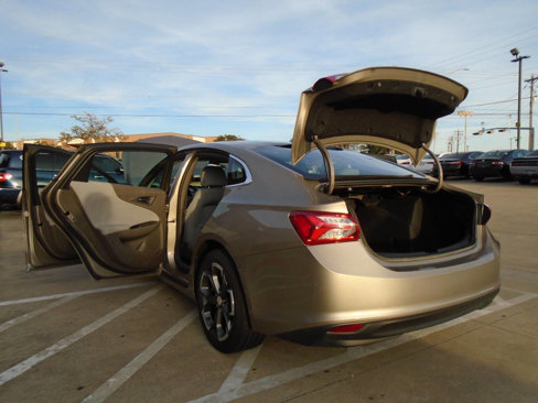 Used 2022 Chevrolet Malibu LT image 23