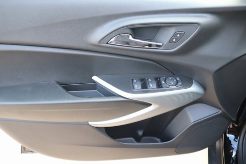 New 2025 Chevrolet Trax RS w/ Sunroof Package image 14