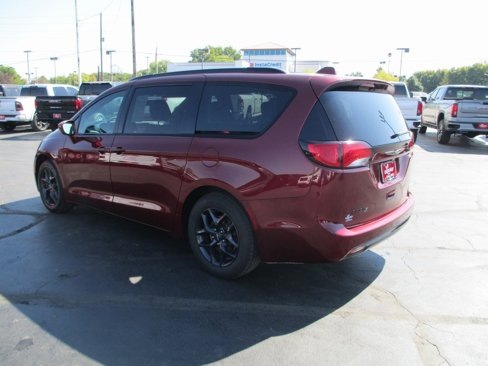 Used 2018 Chrysler Pacifica Touring-L w/ Premium Audio Group image 6