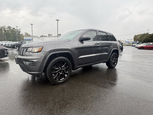 Used 2018 Jeep Grand Cherokee Altitude image 21