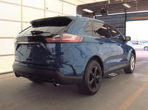 Used 2020 Ford Edge SE image 2