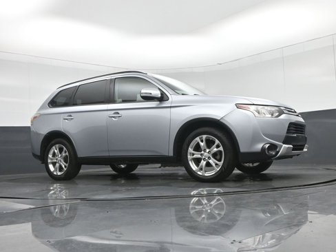 Used 2015 Mitsubishi Outlander SE image 61