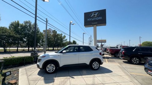 Certified 2024 Hyundai Venue SE image 4