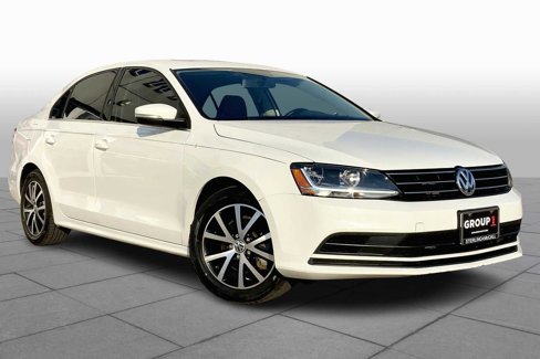 Used 2017 Volkswagen Jetta SE image 2