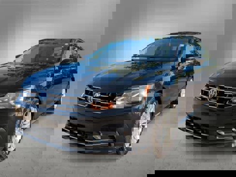 Used 2019 Volkswagen Passat 2.0T Wolfsburg image 4