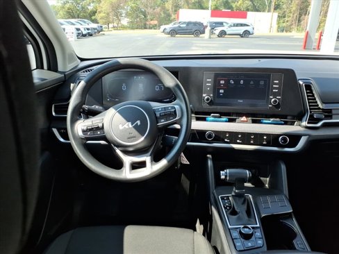 Used 2023 Kia Sportage LX image 10