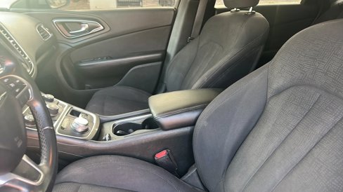 Used 2015 Chrysler 200 Limited w/ Convenience Group image 21