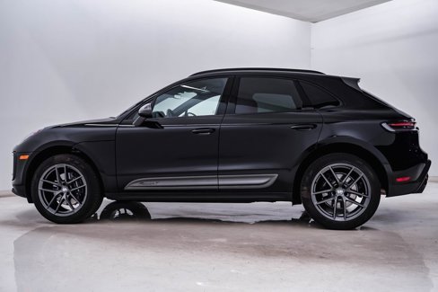 Certified 2025 Porsche Macan Turbo image 2