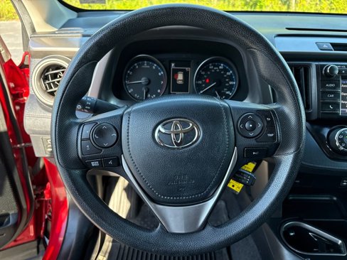 Used 2017 Toyota RAV4 LE image 14