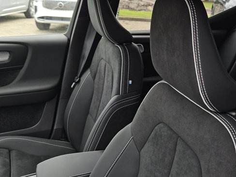 New 2026 Volvo XC40 B5 Ultra w/ Protection Package Premier image 23