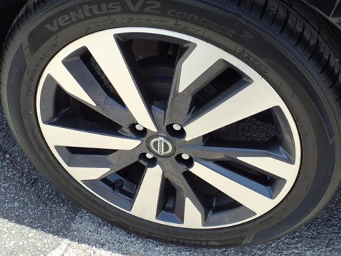 Used 2021 Nissan Versa SR image 12