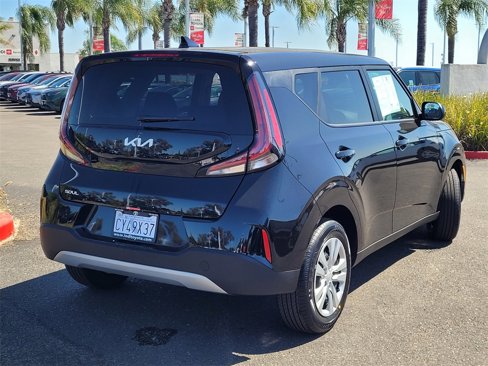 Used 2025 Kia Soul LX image 4