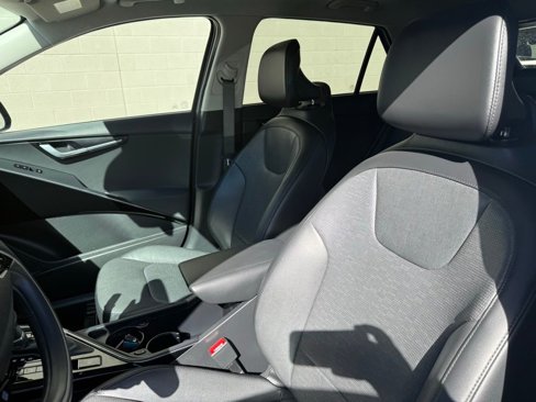 Used 2023 Kia Niro SX Touring image 19