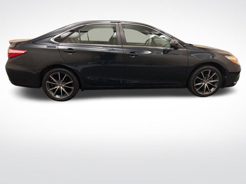 Used 2017 Toyota Camry XSE image 4