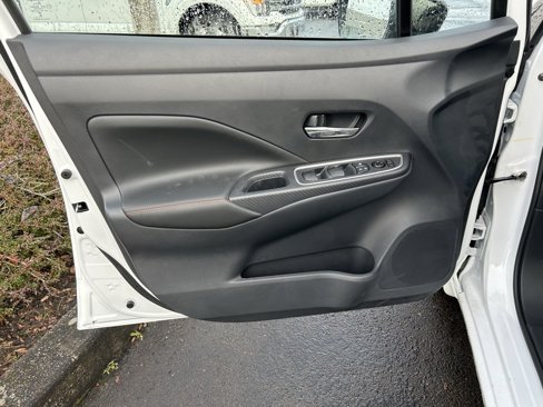 New 2025 Nissan Versa SR w/ Trunk Package image 9