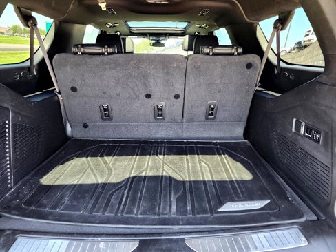 Used 2022 Chevrolet Suburban RST w/ Sport Performance Package image 36