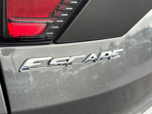 Used 2018 Ford Escape SEL image 14