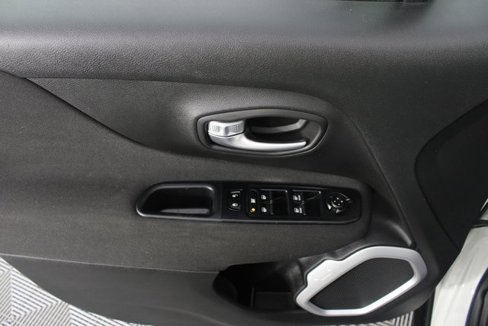 Used 2021 Jeep Renegade Latitude image 13